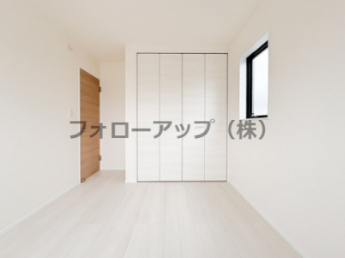 使い勝手のいい洋室です