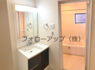 朝の身支度には欠かせない独立洗面化粧台