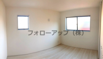 コンパクトで使いやすい洋室です