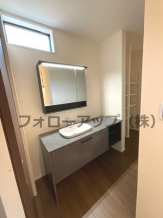 独立洗面台、朝の身支度には欠かせません