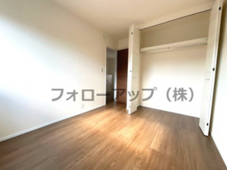 コンパクトで使いやすい洋室です