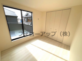 スタンダードな洋室です