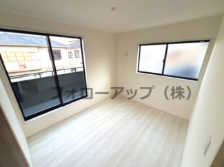 スタンダードな洋室です