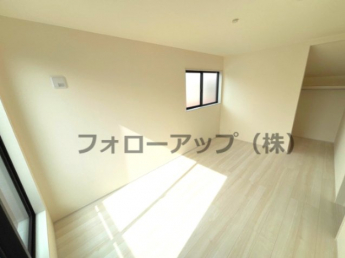 コンパクトで使いやすい洋室です