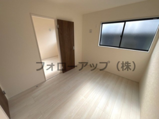 スタンダードな洋室です