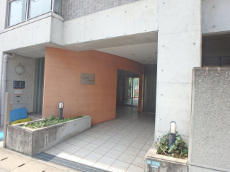 落ち着いたエントランスです