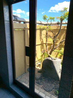 １階お風呂からの中庭