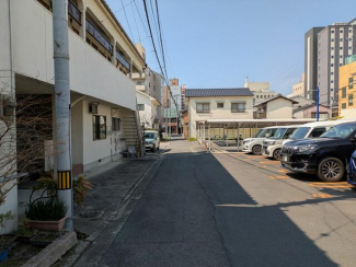 前面道路・東側から撮影