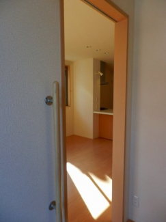 ドアの向こうがリビングです