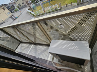 目の前が公園や駐車場などなので開放感がありますよ