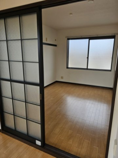 リビング横の洋室です