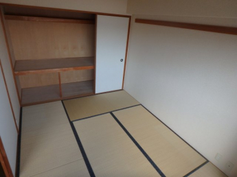 落ち着いた雰囲気の和室付きです