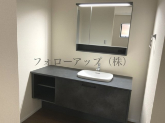 独立洗面台、朝の身支度には欠かせません