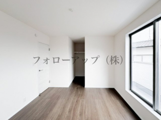 スタンダードな洋室です