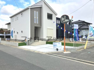 前面道路含む現地写真です