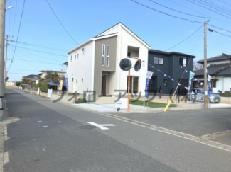 前面道路含む現地写真です