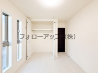 コンパクトで使いやすい洋室です