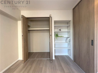 衣類やアクセサリー、小物類の収納が便利で整理整頓がしやすく、部屋の美観を保ちつつ、スペースを最大限に活用できます。衣服のしわやダメージを防ぎ、長持ちさせることができます。