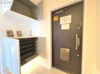 玄関収納付きの玄関です　家族皆様の履物をしっかり収納できます