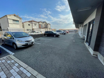 【駐車場】