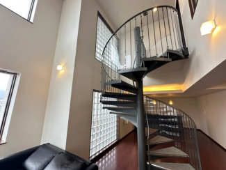 ゲストルーム・らせん階段♪