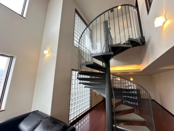 ゲストルーム・らせん階段♪