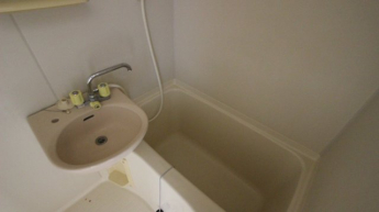 落ち着いた空間のお風呂です