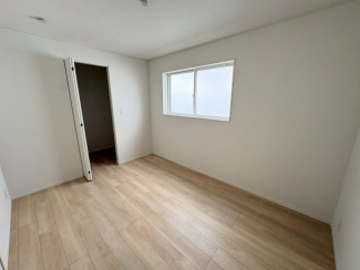 使い勝手のいい洋室です