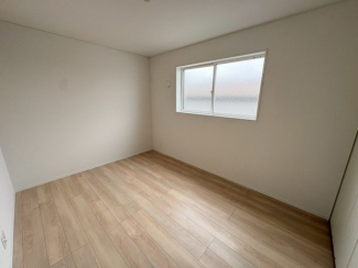 コンパクトで使いやすい洋室です