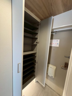 たっぷりとした収納スペースです