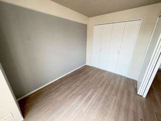 コンパクトで使いやすい洋室です