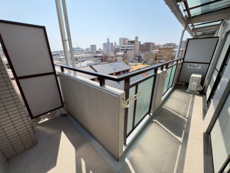 落ち着いた時間を過ごせるバルコニーです