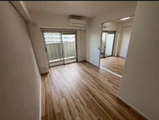 ゆったり過ごせる居間です