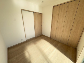 ゆったりした洋室です