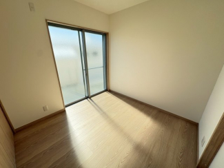 スタンダードな洋室です