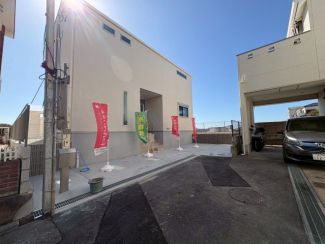 前面道路含む現地写真です