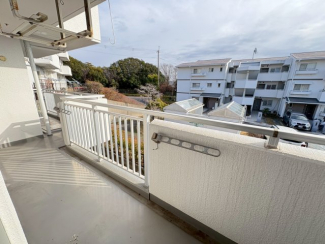 バルコニーからの眺めを楽しみながら食事をしませんか