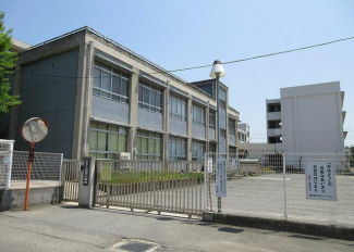 姫路市立城西小学校まで570m