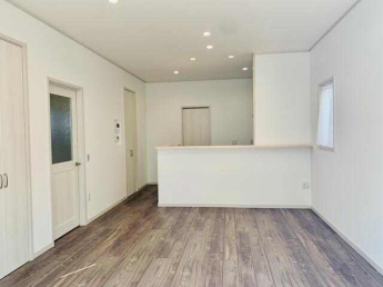 １６帖のＬＤＫで天井高２．７ｍ空間の広さを感じてください。エ