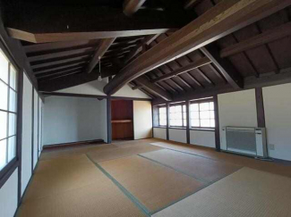 大きな梁が見え迫力があります＾＾