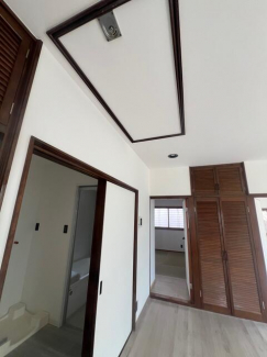 小屋裏収納への階段