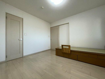 8帖の北東洋室です。