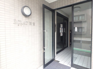 落ち着いたエントランスです