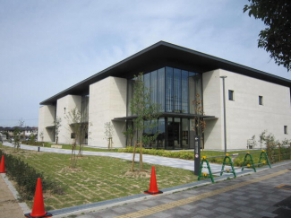 高砂市立図書館まで1000m