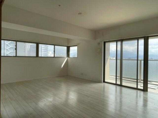 19.9畳のLDKです。東南角部屋なので採光良好です