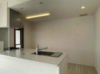 約5畳のキッチンです。勝手口あり