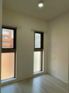 8.9畳の北東洋室です