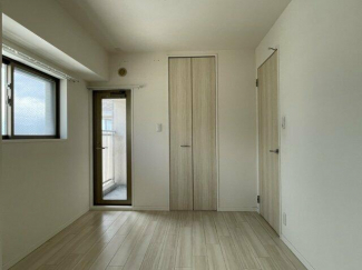 8.9畳の北東洋室です