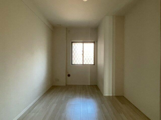 6.7畳の北西洋室です