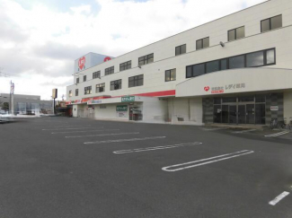 くすりのレデイ新空港通り店まで407m